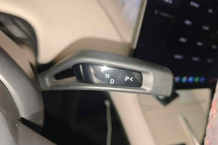 Used Xiaomi Auto YU7 2025 Ultra-Long Range High-Performance All-Wheel-Drive Max Edition Gear Lever