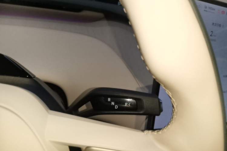 Used Xiaomi Auto YU7 2025 Ultra-Long Range Rear-Wheel Drive Version Gear Lever