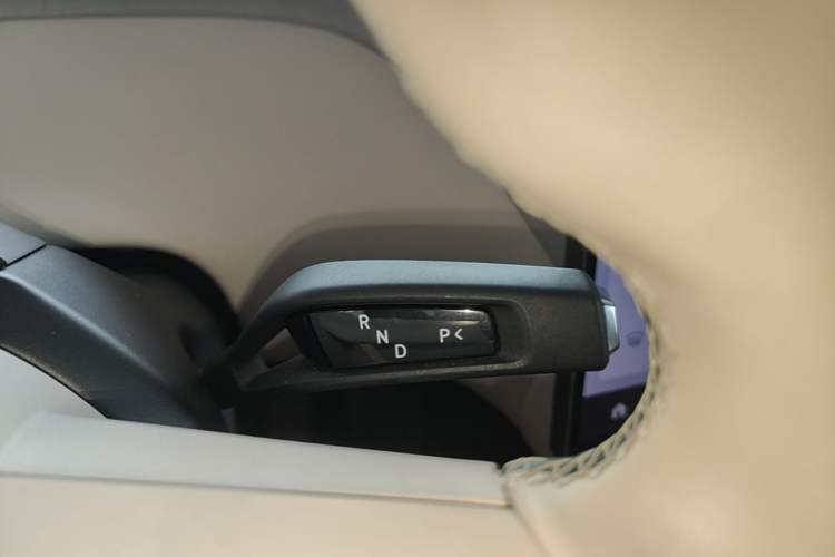 Used Xiaomi Auto YU7 2025 Ultra-Long Range High-Performance All-Wheel-Drive Max Edition Gear Lever