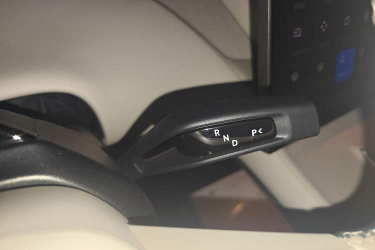 Used Xiaomi Auto YU7 2025 Ultra-Long Range Rear-Wheel Drive Version Gear Lever