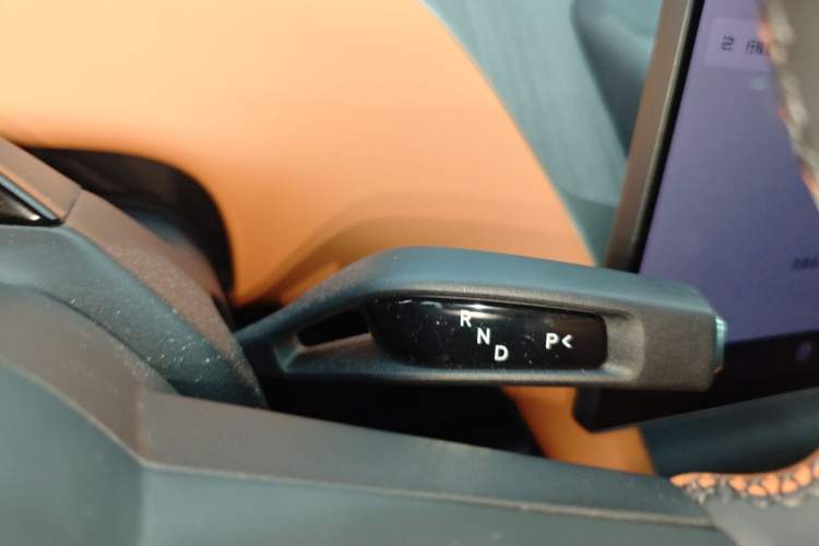 Used Xiaomi Auto YU7 2025 Ultra-Long Range High-Performance All-Wheel-Drive Max Edition Gear Lever