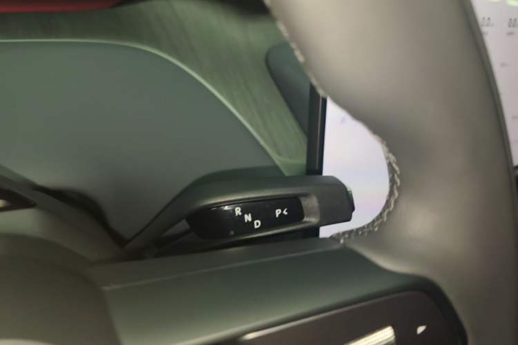 Used Xiaomi Auto YU7 2025 Ultra-Long Range High-Performance All-Wheel-Drive Max Edition Gear Lever