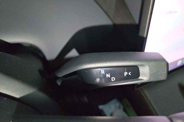 Used Xiaomi Auto YU7 2025 Ultra-Long Range High-Performance All-Wheel-Drive Max Edition Gear Lever