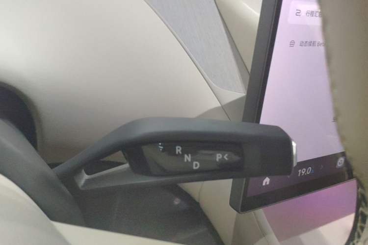 Used Xiaomi Auto YU7 2025 Ultra-Long Range High-Performance All-Wheel-Drive Max Edition Gear Lever