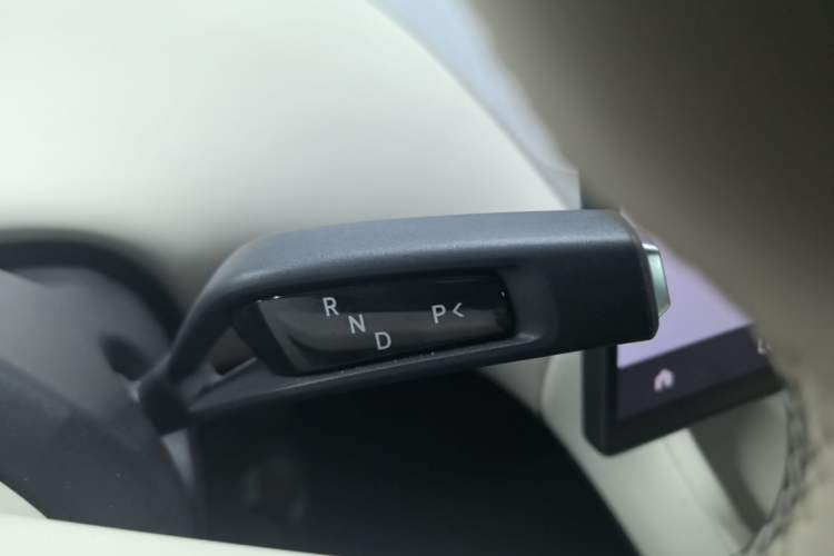 Used Xiaomi Auto YU7 2025 Ultra-Long Range High-Performance All-Wheel-Drive Max Edition Gear Lever