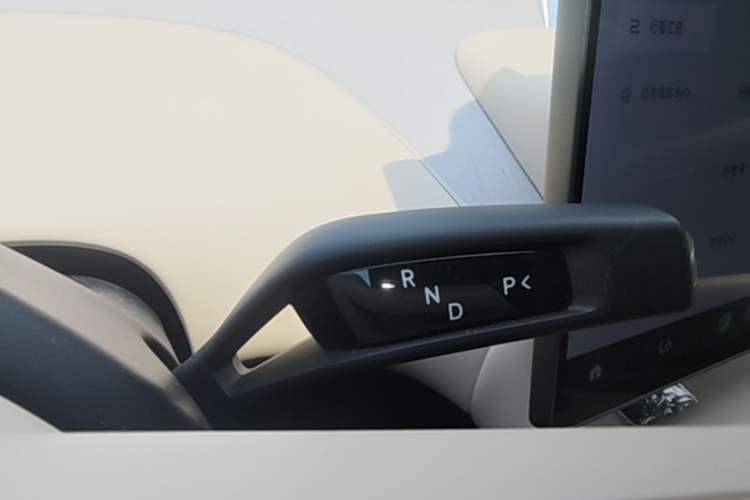 Used Xiaomi Auto YU7 2025 Ultra-Long Range High-Performance All-Wheel-Drive Max Edition Gear Lever