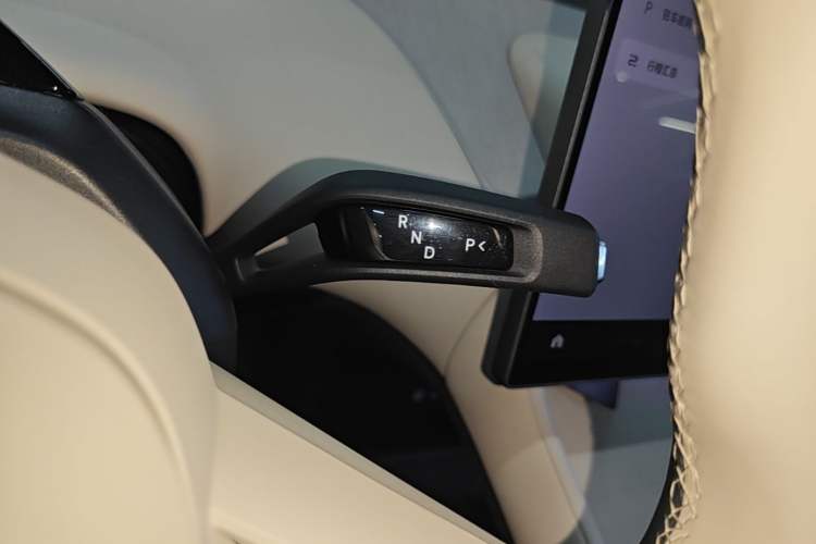 Used Xiaomi Auto YU7 2025 Ultra-Long Range High-Performance All-Wheel-Drive Max Edition Gear Lever