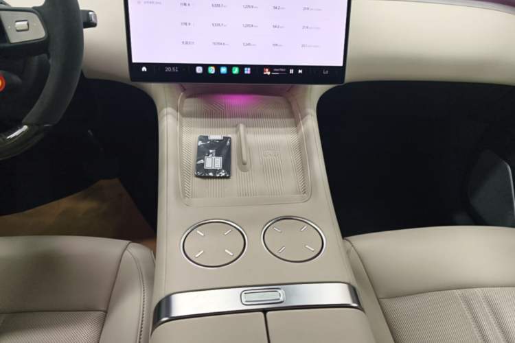 Used Xiaomi Auto YU7 2025 Ultra-Long Range High-Performance All-Wheel-Drive Max Edition Gear Lever