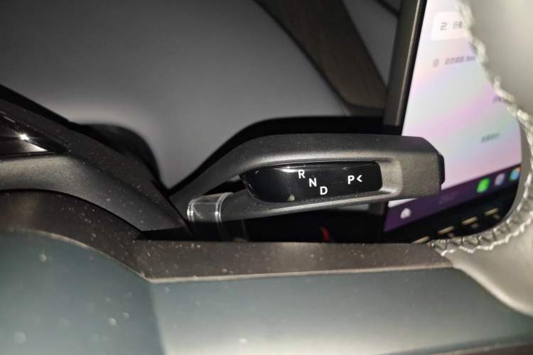Used Xiaomi Auto YU7 2025 Ultra-Long Range High-Performance All-Wheel-Drive Max Edition Gear Lever