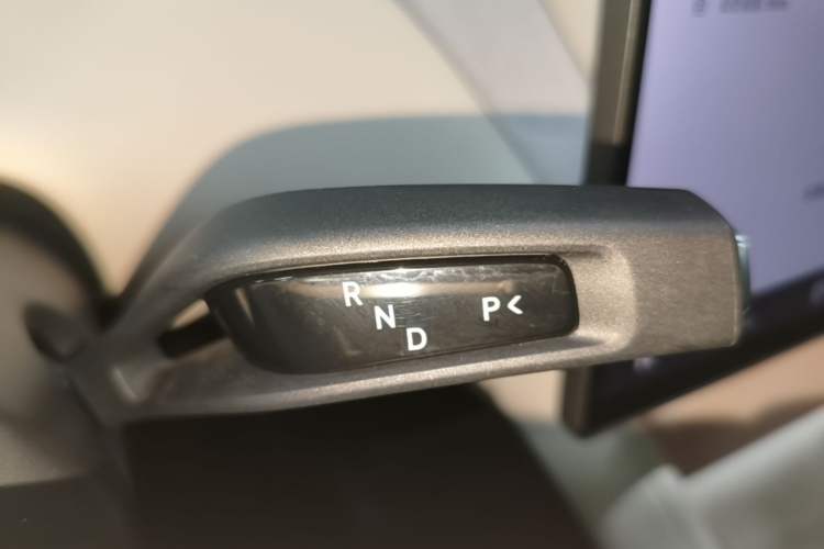 Used Xiaomi Auto YU7 2025 Ultra-Long Range High-Performance All-Wheel-Drive Max Edition Gear Lever