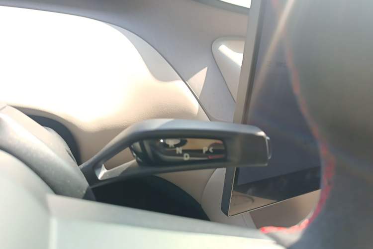 Used Xiaomi Auto YU7 2025 Ultra-Long Range High-Performance All-Wheel-Drive Max Edition Gear Lever