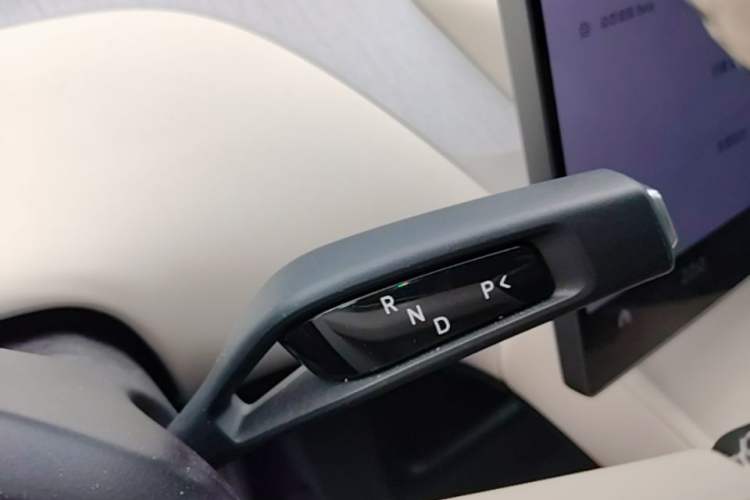 Used Xiaomi Auto YU7 2025 Ultra-Long Range High-Performance All-Wheel-Drive Max Edition Gear Lever