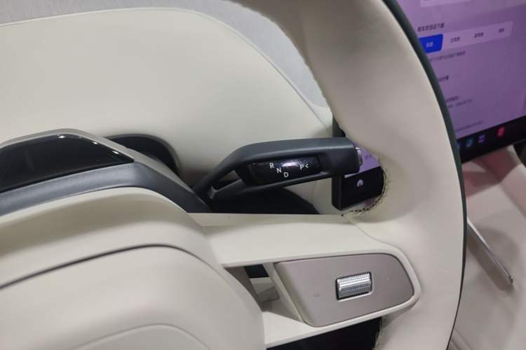 Used Xiaomi Auto YU7 2025 Ultra-Long Range High-Performance All-Wheel-Drive Max Edition Gear Lever