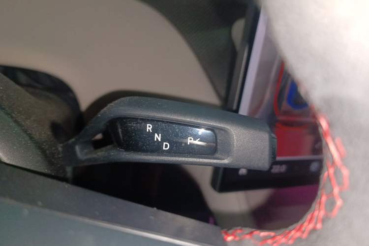 Used Xiaomi Auto YU7 2025 Ultra-Long Range High-Performance All-Wheel-Drive Max Edition Gear Lever