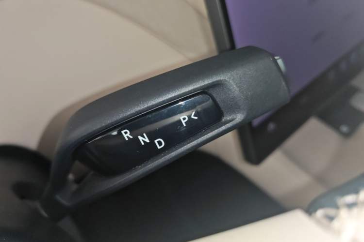 Used Xiaomi Auto YU7 2025 Ultra-Long Range Rear-Wheel Drive Version Gear Lever