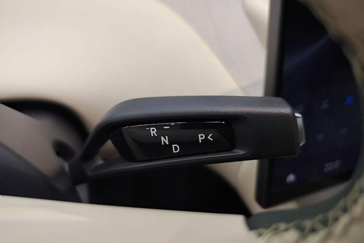 Used Xiaomi Auto YU7 2025 Ultra-Long Range High-Performance All-Wheel-Drive Max Edition Gear Lever