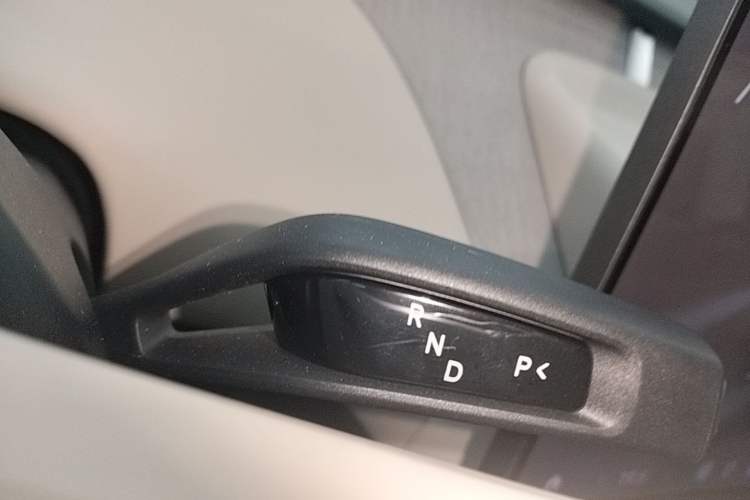 Used Xiaomi Auto YU7 2025 Ultra-Long Range High-Performance All-Wheel-Drive Max Edition Gear Lever