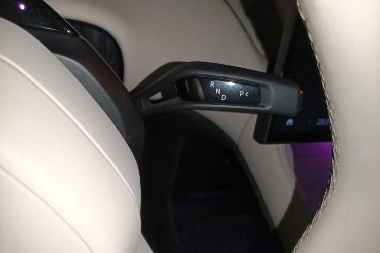 Used Xiaomi Auto YU7 2025 Ultra-Long Range Rear-Wheel Drive Version Gear Lever