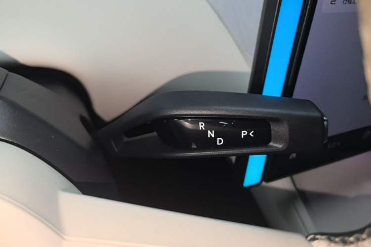 Used Xiaomi Auto YU7 2025 Ultra-Long Range High-Performance All-Wheel-Drive Max Edition Gear Lever
