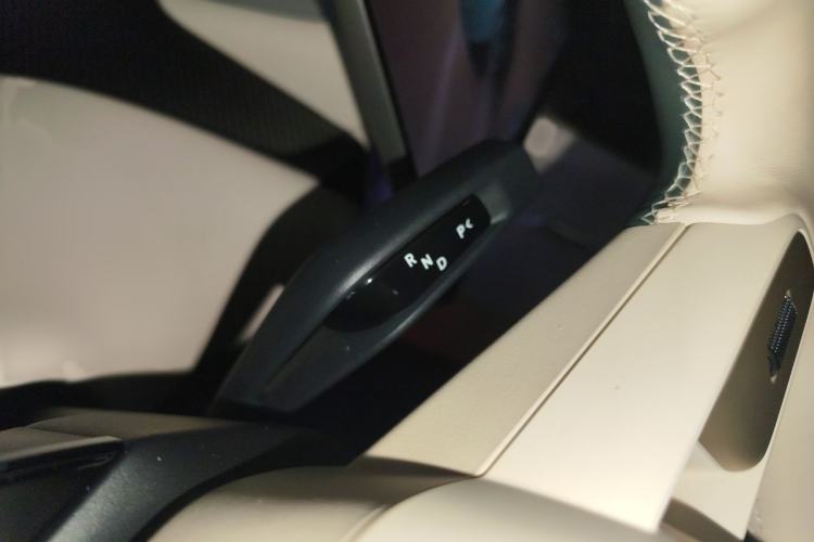 Used Xiaomi Auto YU7 2025 Ultra-Long Range High-Performance All-Wheel-Drive Max Edition Gear Lever