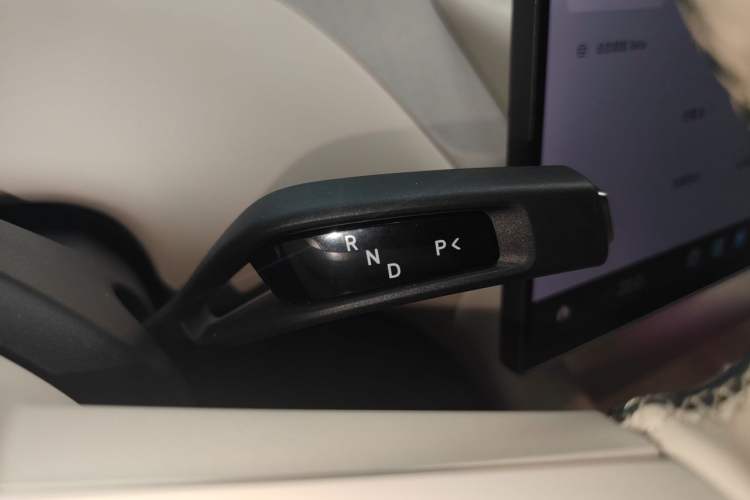 Used Xiaomi Auto YU7 2025 Ultra-Long Range High-Performance All-Wheel-Drive Max Edition Gear Lever