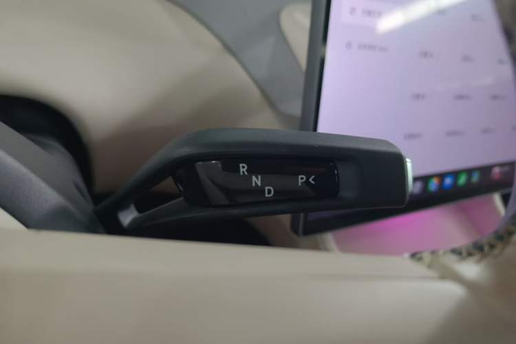 Used Xiaomi Auto YU7 2025 Ultra-Long Range High-Performance All-Wheel-Drive Max Edition Gear Lever