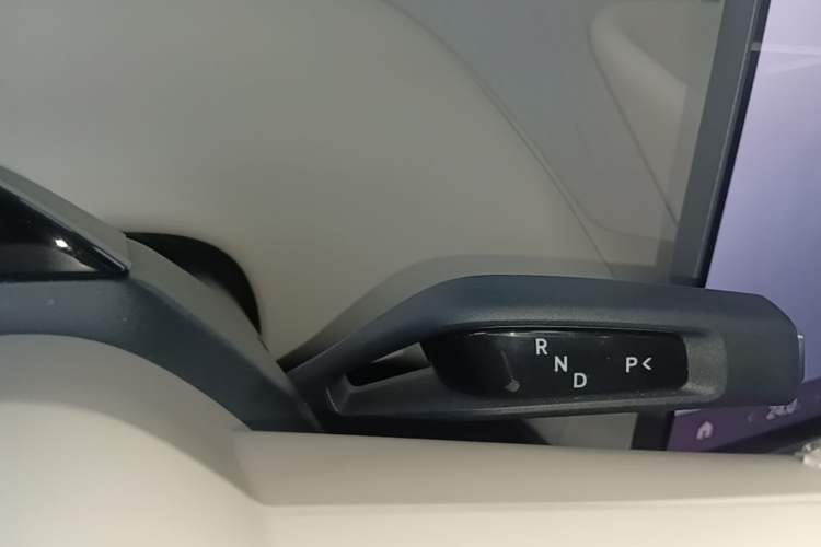 Used Xiaomi Auto YU7 2025 Ultra-Long Range High-Performance All-Wheel-Drive Max Edition Gear Lever