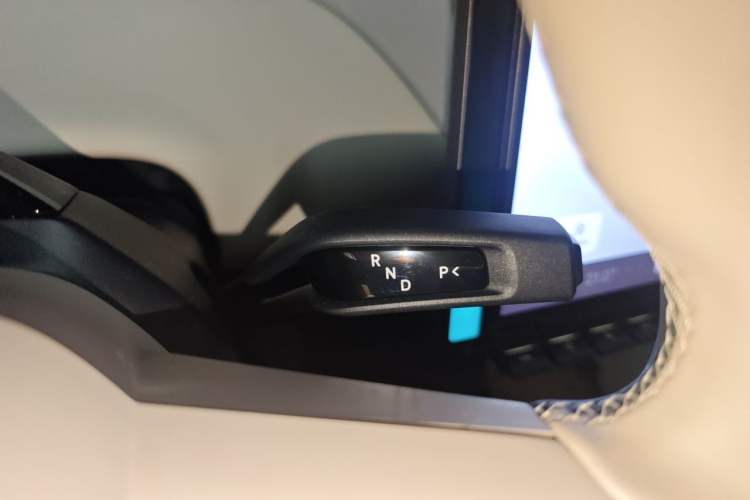 Used Xiaomi Auto YU7 2025 Ultra-Long Range High-Performance All-Wheel-Drive Max Edition Gear Lever