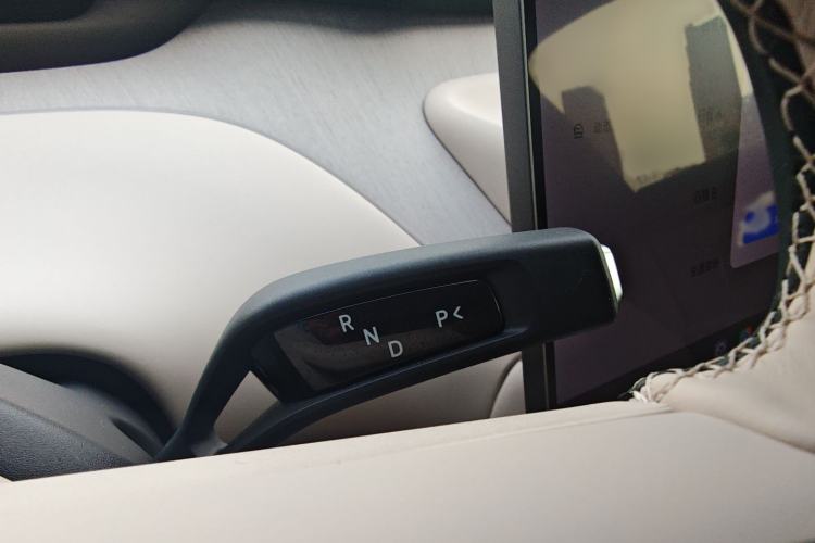 Used Xiaomi Auto YU7 2025 Ultra-Long Range High-Performance All-Wheel-Drive Max Edition Gear Lever