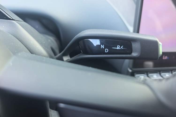 Used Xiaomi Auto YU7 2025 Ultra-Long Range High-Performance All-Wheel-Drive Max Edition Gear Lever