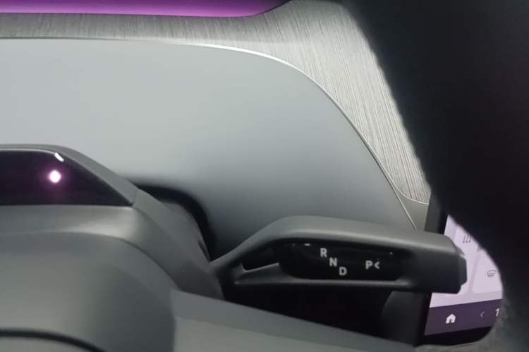 Used Xiaomi Auto YU7 2025 Ultra-Long Range High-Performance All-Wheel-Drive Max Edition Gear Lever