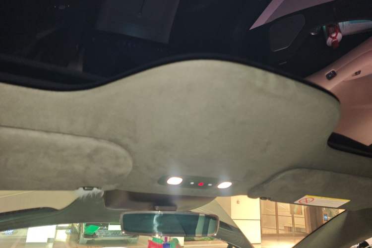Used Xiaomi Auto YU7 2025 Ultra-Long Range High-Performance All-Wheel-Drive Max Edition Headliner