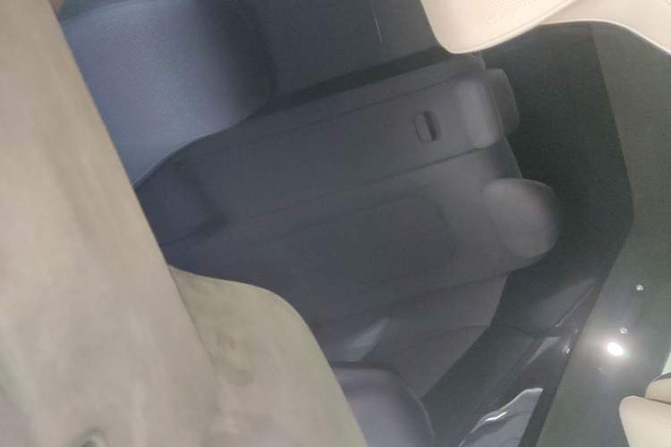 Used Xiaomi Auto YU7 2025 Ultra-Long Range High-Performance All-Wheel-Drive Max Edition Headliner