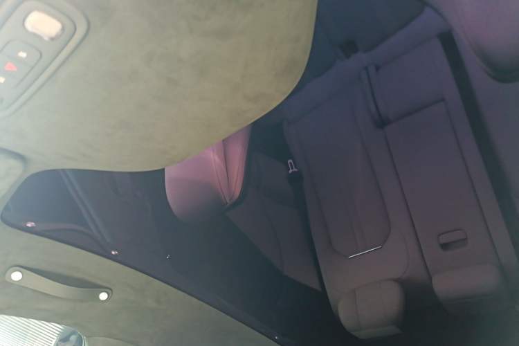 Used Xiaomi Auto YU7 2025 Ultra-Long Range High-Performance All-Wheel-Drive Max Edition Headliner