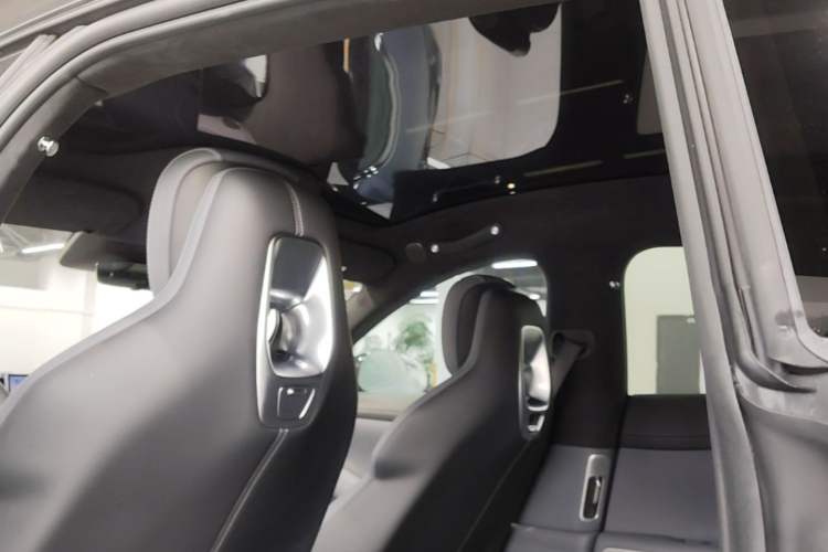 Used Xiaomi Auto YU7 2025 Ultra-Long Range High-Performance All-Wheel-Drive Max Edition Headliner