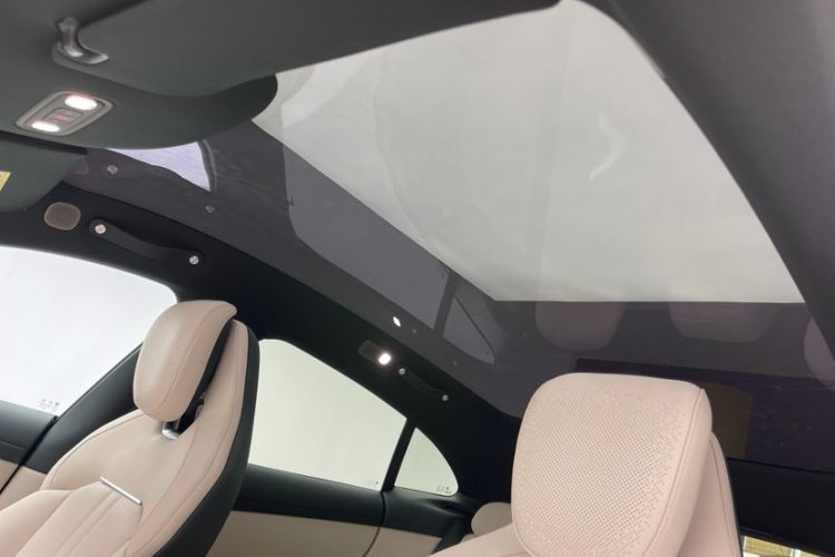 Used Xiaomi Auto YU7 2025 Ultra-Long Range Rear-Wheel Drive Version Interior 1