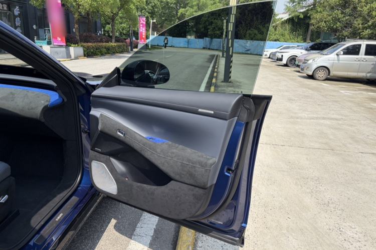 Used Xiaomi Auto YU7 2025 Ultra-Long Range High-Performance All-Wheel-Drive Max Edition Interior 1