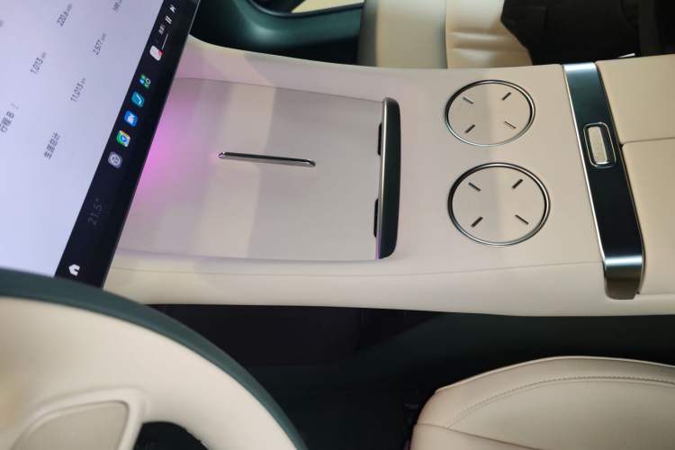 Used Xiaomi Auto YU7 2025 Ultra-Long Range High-Performance All-Wheel-Drive Max Edition Interior 1