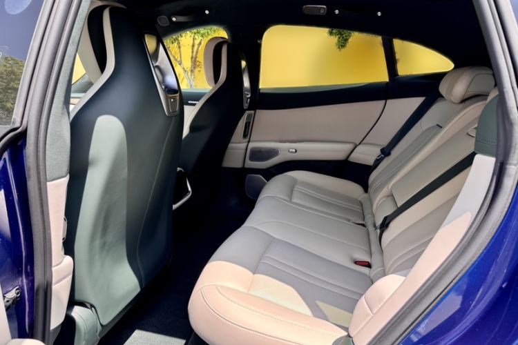 Used Xiaomi Auto YU7 2025 Ultra-Long Range High-Performance All-Wheel-Drive Max Edition Interior 2
