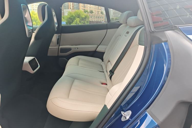 Used Xiaomi Auto YU7 2025 Ultra-Long Range High-Performance All-Wheel-Drive Max Edition Interior 2