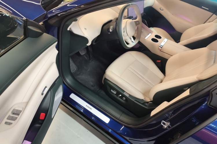 Used Xiaomi Auto YU7 2025 Ultra-Long Range High-Performance All-Wheel-Drive Max Edition Interior 3