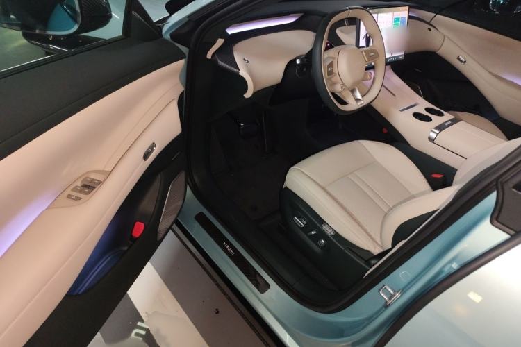 Used Xiaomi Auto YU7 2025 Ultra-Long Range High-Performance All-Wheel-Drive Max Edition Interior 3