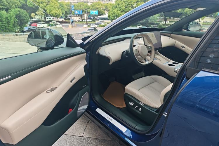Used Xiaomi Auto YU7 2025 Ultra-Long Range High-Performance All-Wheel-Drive Max Edition Interior 3