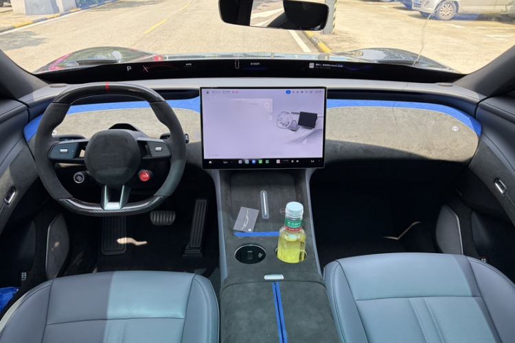 Used Xiaomi Auto YU7 2025 Ultra-Long Range High-Performance All-Wheel-Drive Max Edition Interior 4