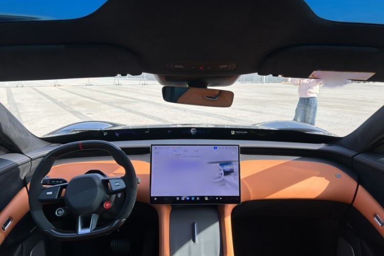 Used Xiaomi Auto YU7 2025 Ultra-Long Range High-Performance All-Wheel-Drive Max Edition Interior 4