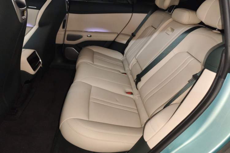 Used Xiaomi Auto YU7 2025 Ultra-Long Range High-Performance All-Wheel-Drive Max Edition Interior 4