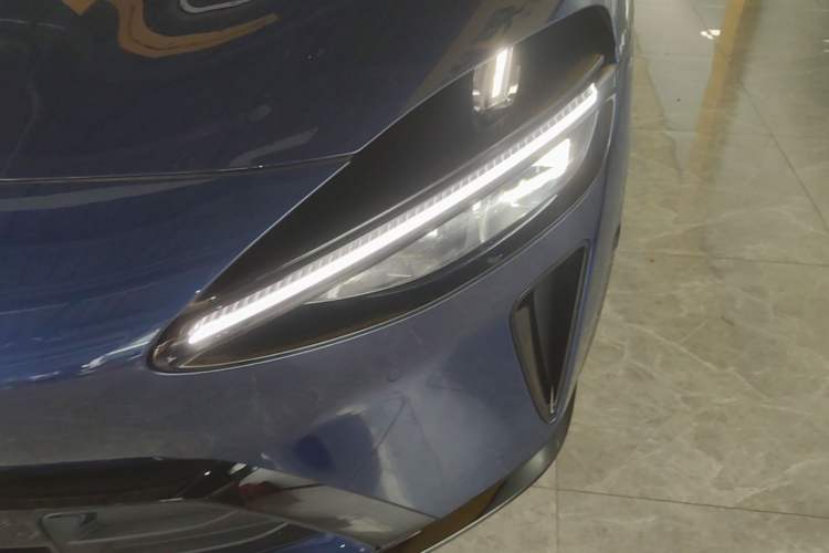 Used Xiaomi Auto YU7 2025 Ultra-Long Range High-Performance All-Wheel-Drive Max Edition Left Front Headlight