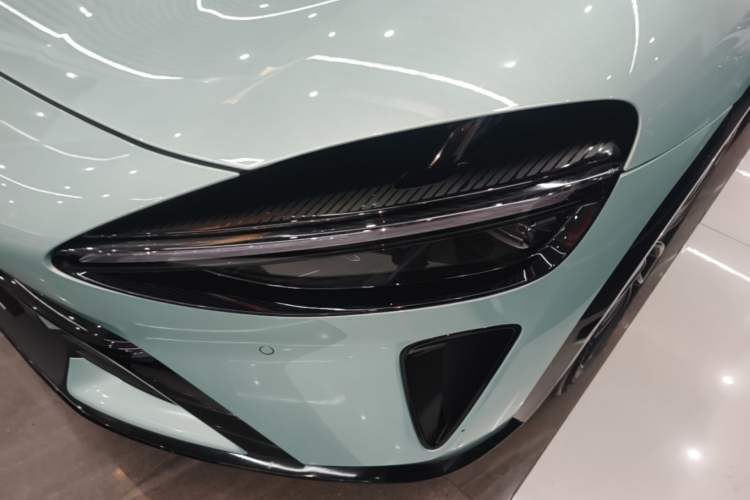 Used Xiaomi Auto YU7 2025 Ultra-Long Range High-Performance All-Wheel-Drive Max Edition Left Front Headlight