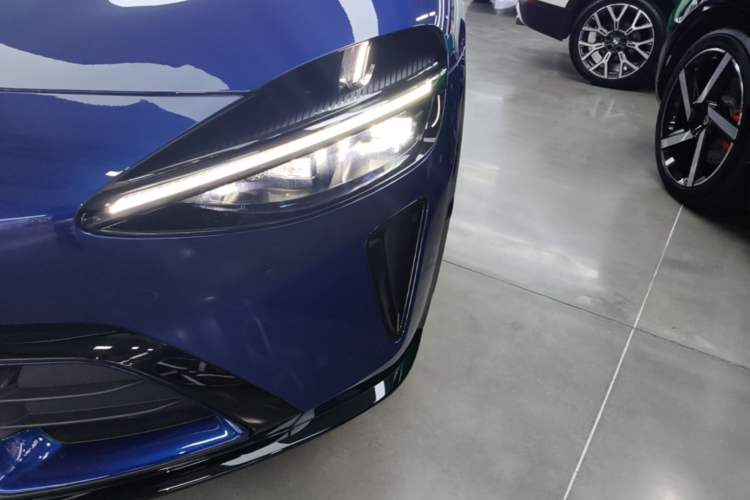 Used Xiaomi Auto YU7 2025 Ultra-Long Range High-Performance All-Wheel-Drive Max Edition Left Front Headlight
