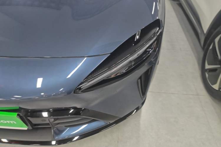 Used Xiaomi Auto YU7 2025 Ultra-Long Range High-Performance All-Wheel-Drive Max Edition Left Front Headlight